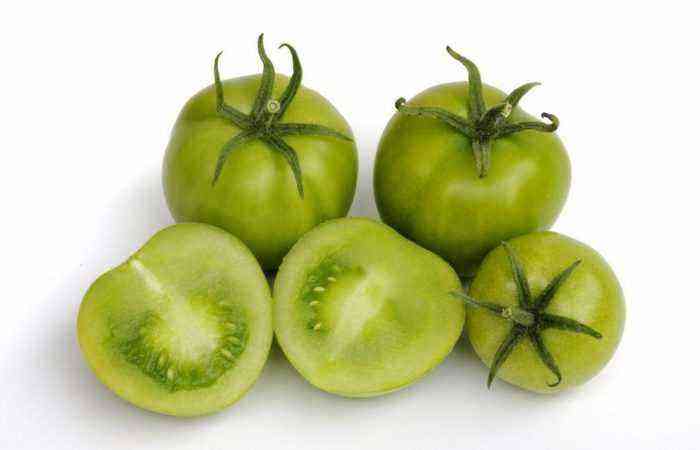 Både pickles og syltetøj – hvordan man forvandler en umodne grøntsag til en delikatesse: alt om fordelene og skaderne ved grønne tomater