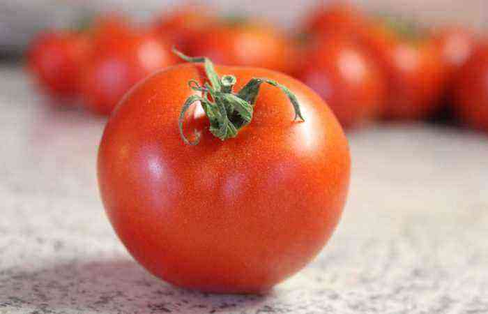 Er en tomat et bær eller en grøntsag?  Eller måske en frugt?  Spekulationer og fakta