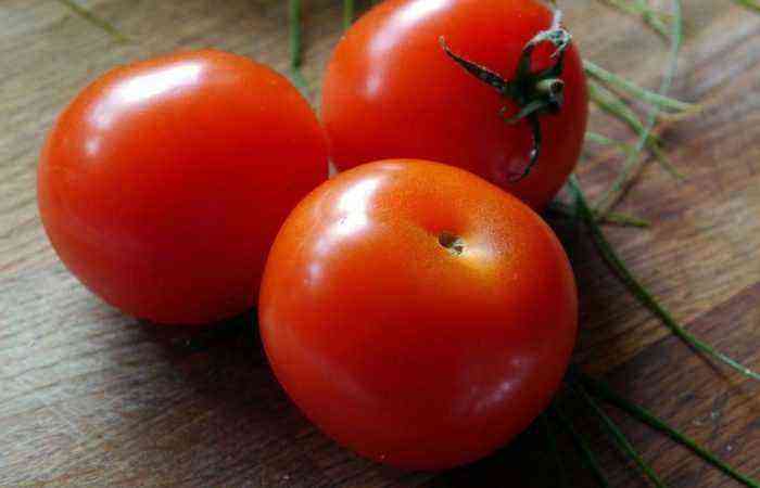 Frø til tomatkimplanter kan dyrkes uafhængigt, det vigtigste er at indsamle og opbevare dem korrekt