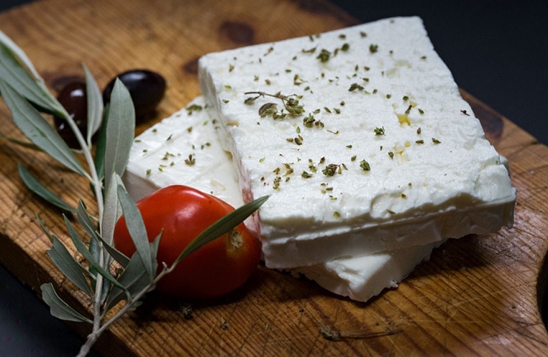 Πώς μπορείτε να χρησιμοποιήσετε το πρόβειο γάλα με οφέλη, τυρί από πρόβειο γάλα