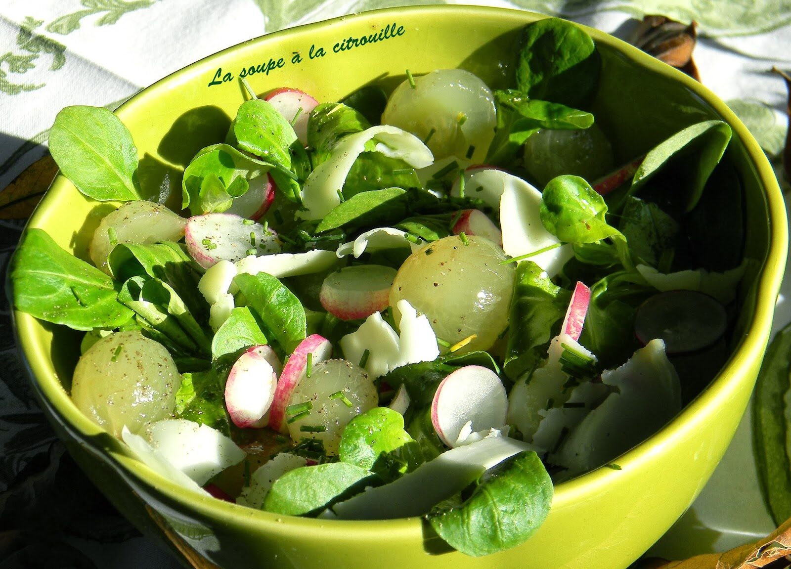 Salade de radis « battus » et vinaigrette verte, recette pas à pas avec photo