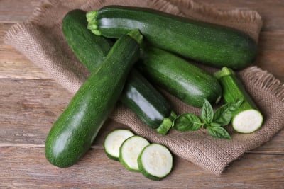 Manfaat dan bahaya makan zucchini mentah