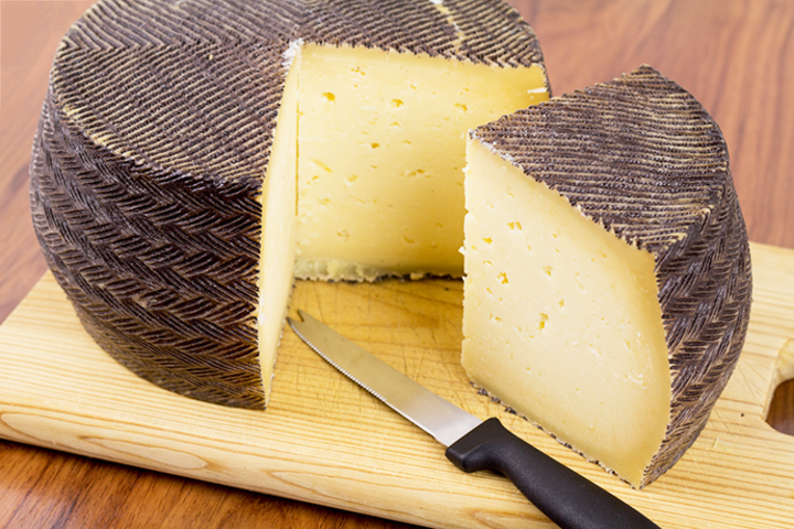 羊乳の効果的な使い方、羊乳からチーズを作る方法