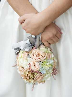 What flowers are suitable for a wedding?