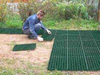 Laying the lawn grate