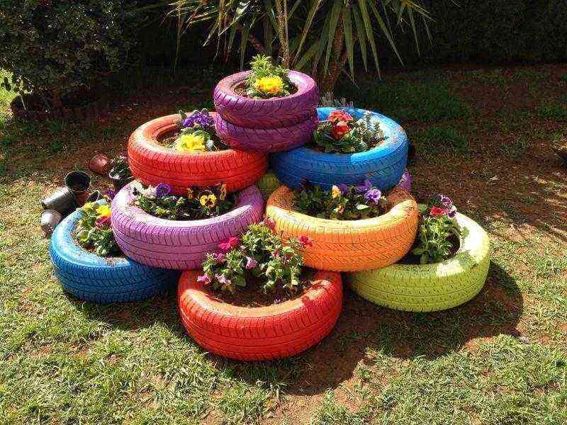 2 original flower beds and 1 flower garden made of old tires