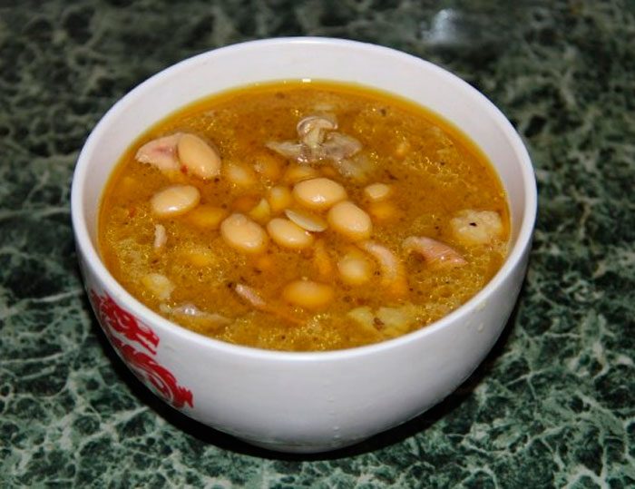 Soup with dolichos and coke cream