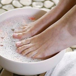 Bath to strengthen the nail plate