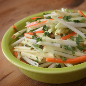 Kohlrabi cabbage salad