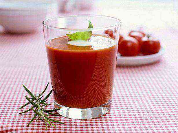 Tomato juice benefits and harms