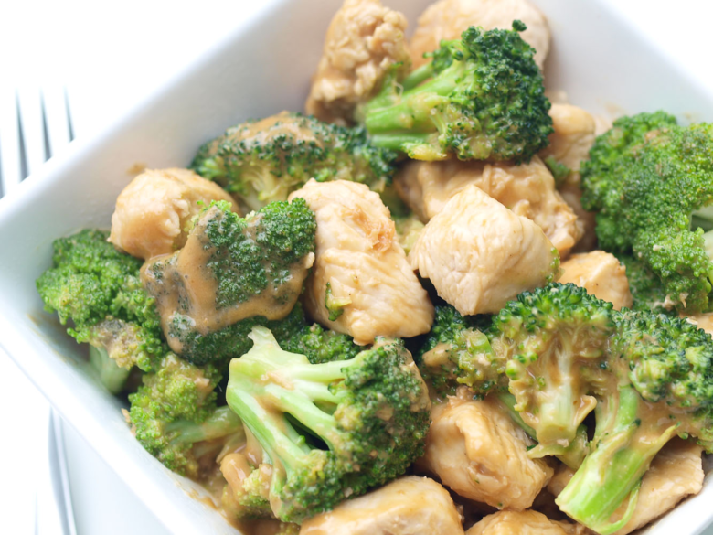 Broccoli salad with chicken breast - a dietary dish
