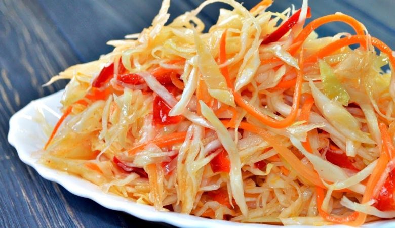 Crispy and delicious pickled cabbage