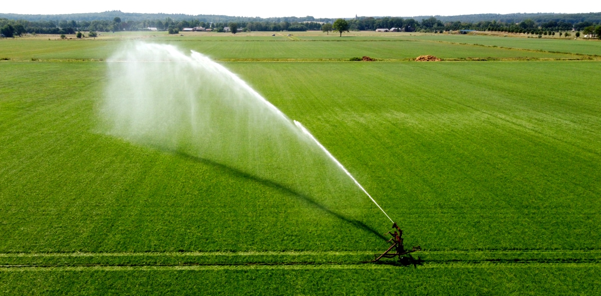 Sprinkler irrigation pivot