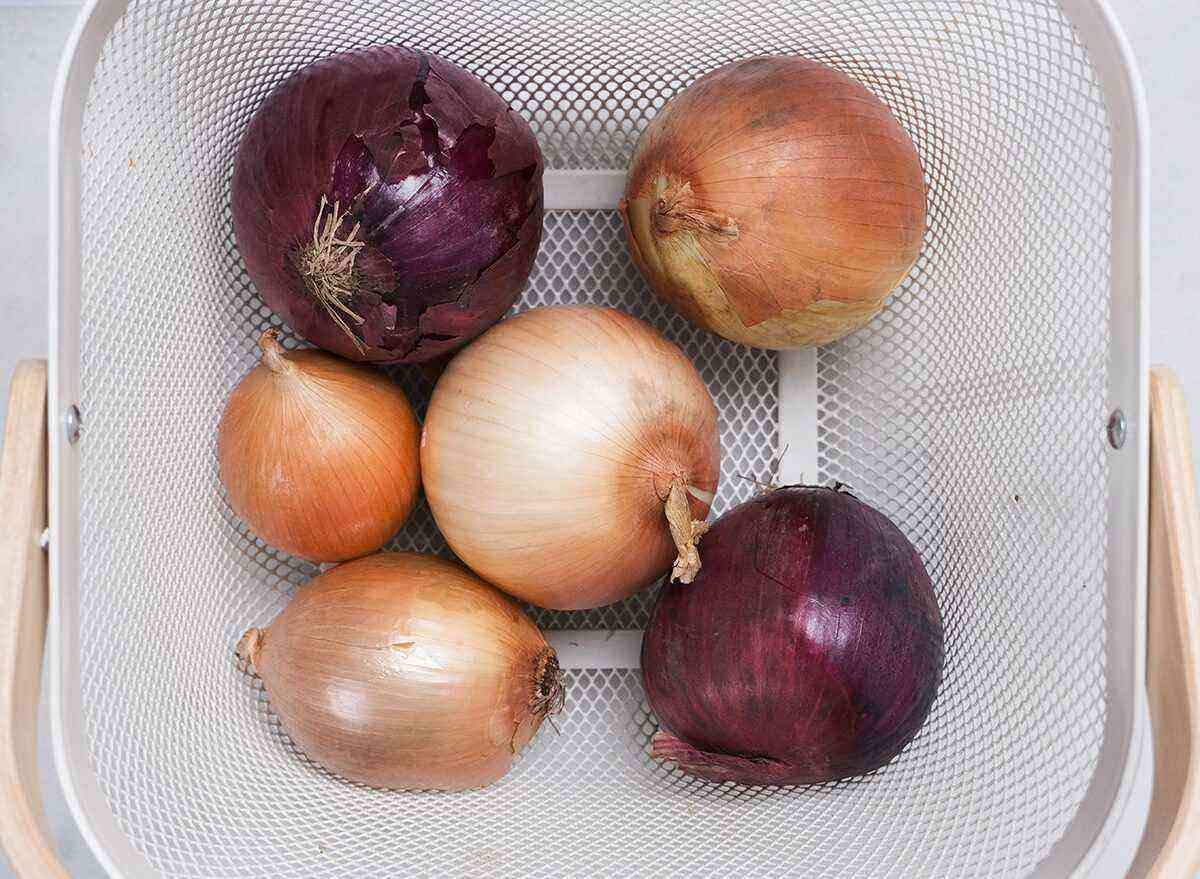 How should onions be cut so that they grow further?