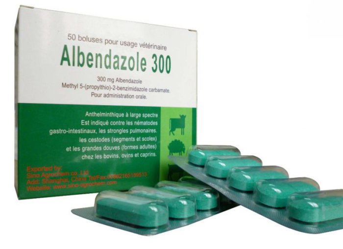 Albendazolo