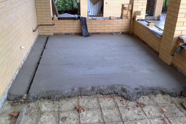 Pouring concrete pavement