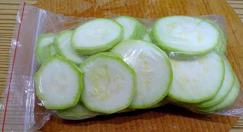 Freezing zucchini slices