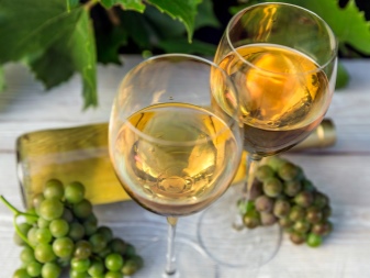 Mekar abu-abu pada buah anggur