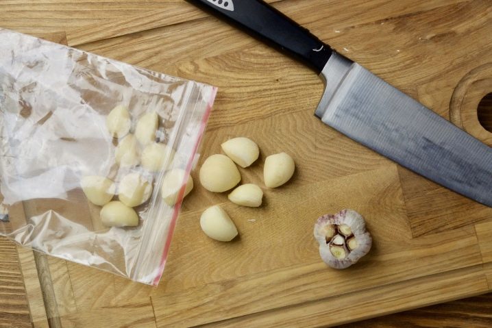 Bagaimana cara menyimpan bawang putih?
