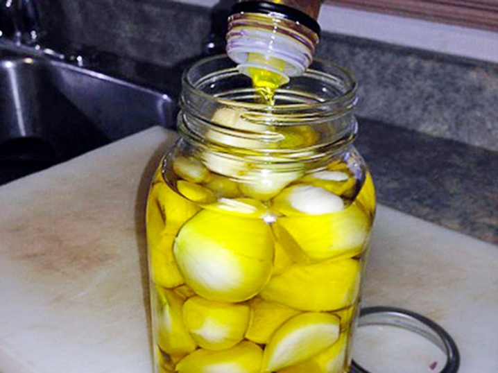 Jak skladovat česnek v zimě ve skleněné nádobě?