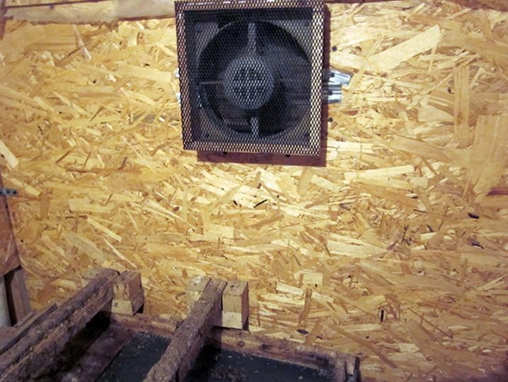 How to make ventilation in the chicken coop with your own hands?