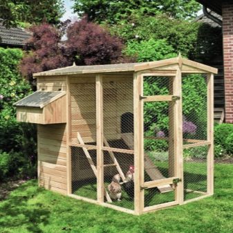 How to make a simple chicken coop in the country?