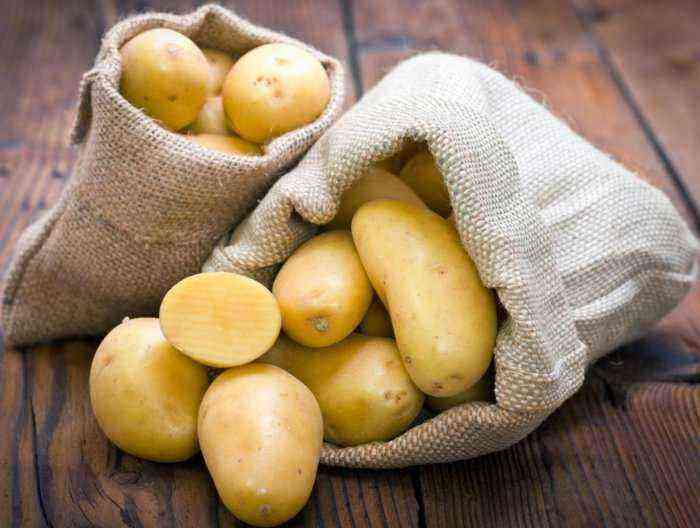 Raw tubers are used as a vitamin supplement