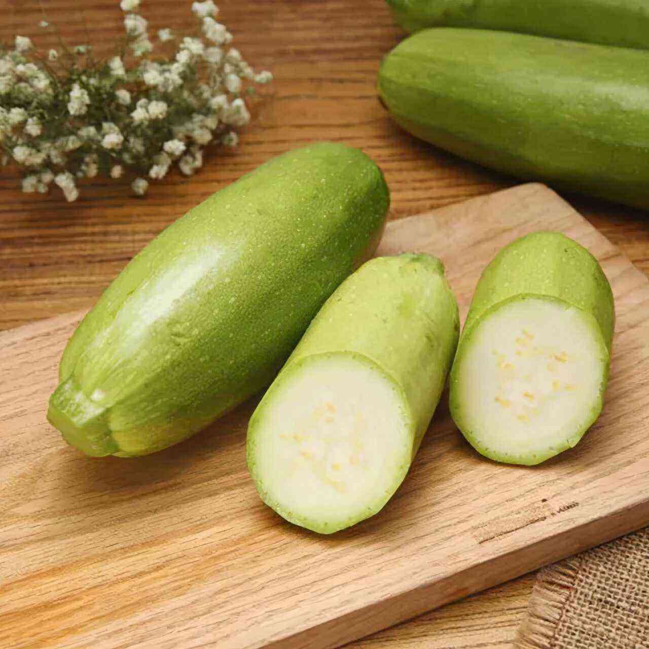 Why does the ovary not form on zucchini?